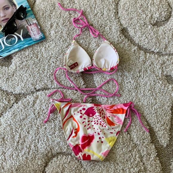 Guess Bikini - Picture 4 of 6